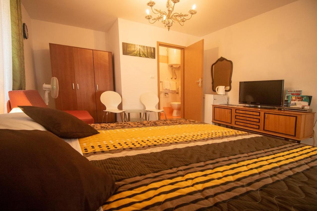 Guest House Franko Bale Buitenkant foto
